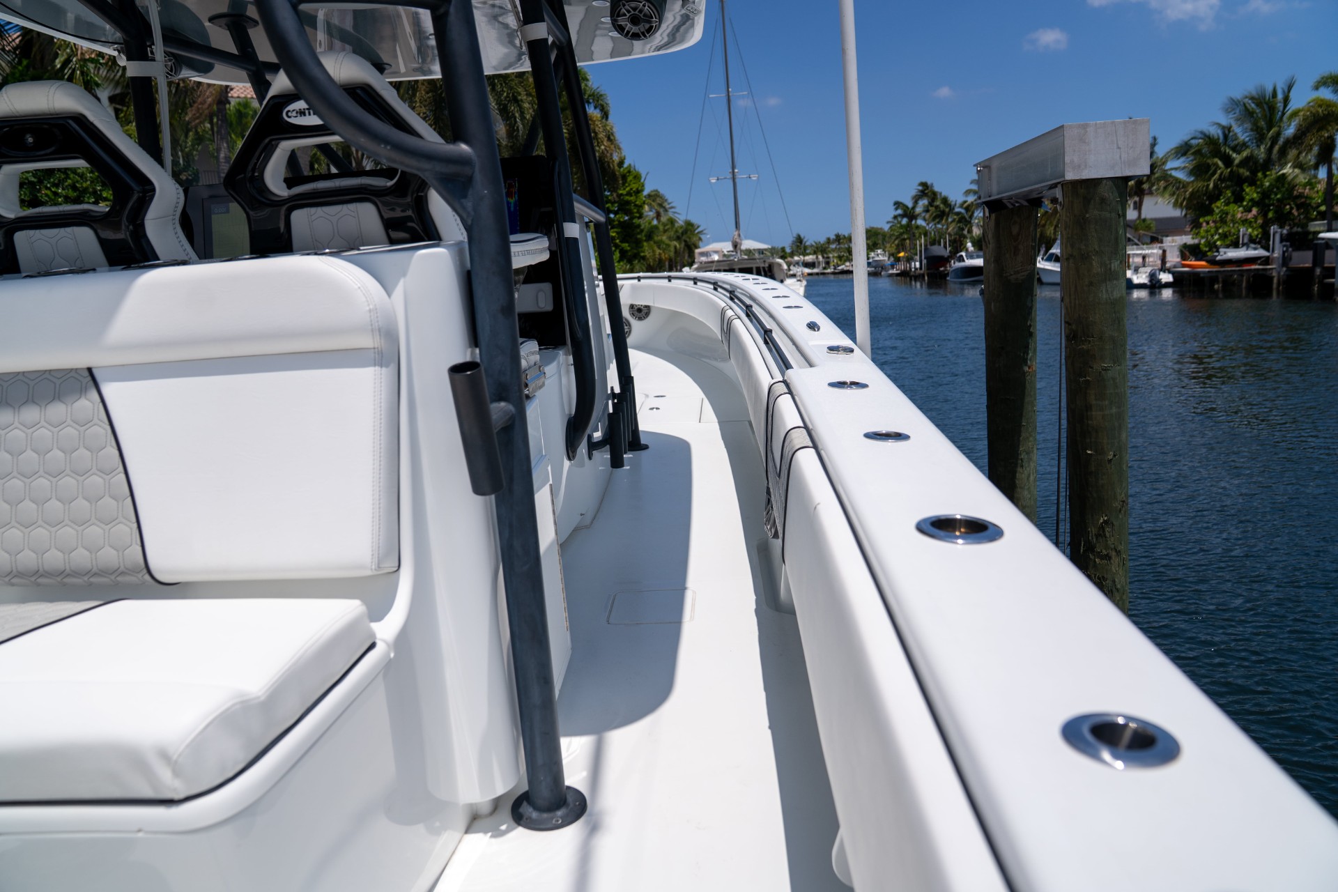 Yacht Photo 29